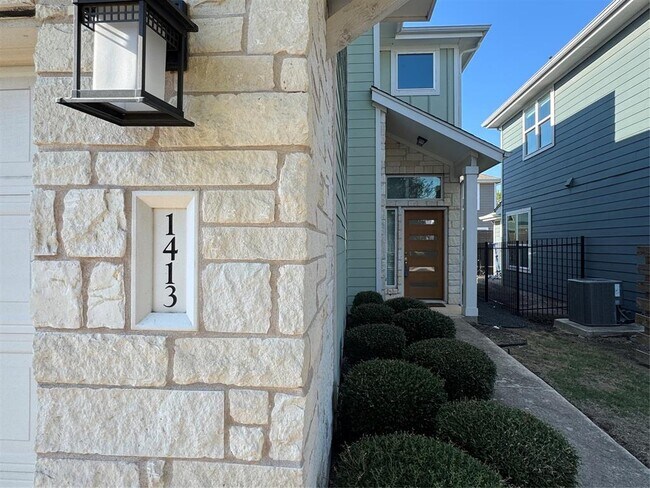 Building Photo - 1413 Casa Dr