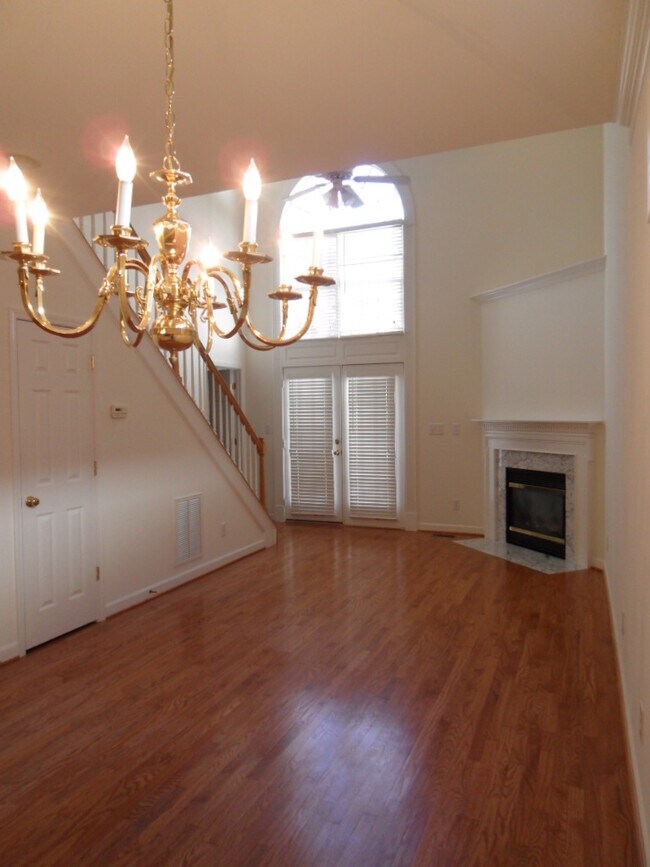 Sala de estar - 5320 Goldenglow Way