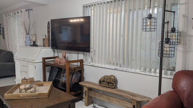 Building Photo - 2856 Garden Dr S