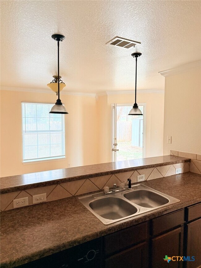 Foto del edificio - 102 Kings Ct