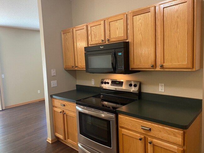 Foto del edificio - 7874 Garland Ln N