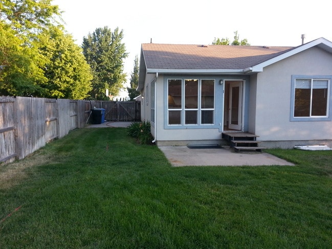 Building Photo - 739 E 400 S