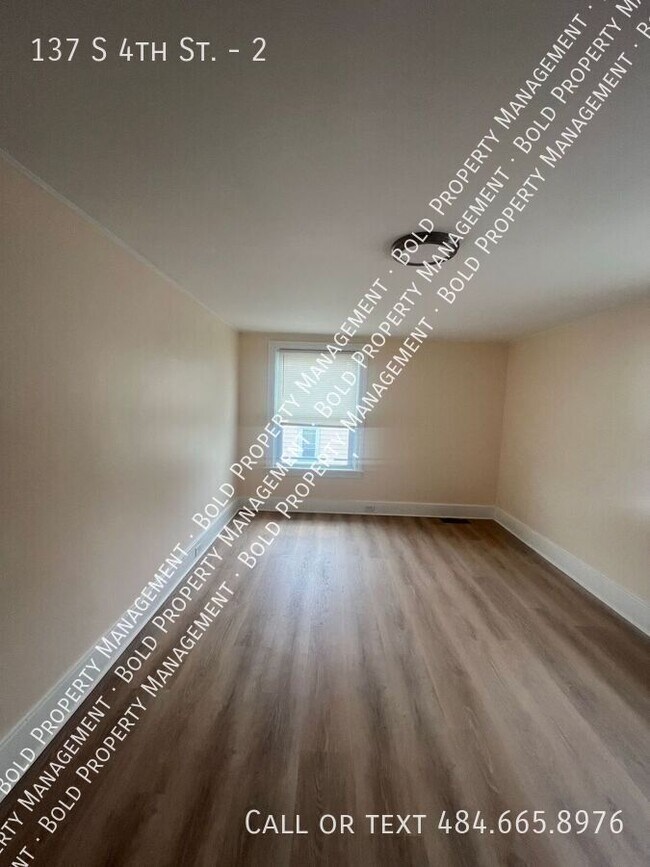 Foto del edificio - 137 S 4th St