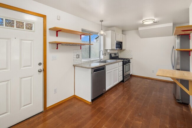Foto del edificio - 8823 Delridge Way SW