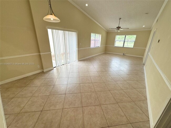 Building Photo - 6633 N Parkway Dr
