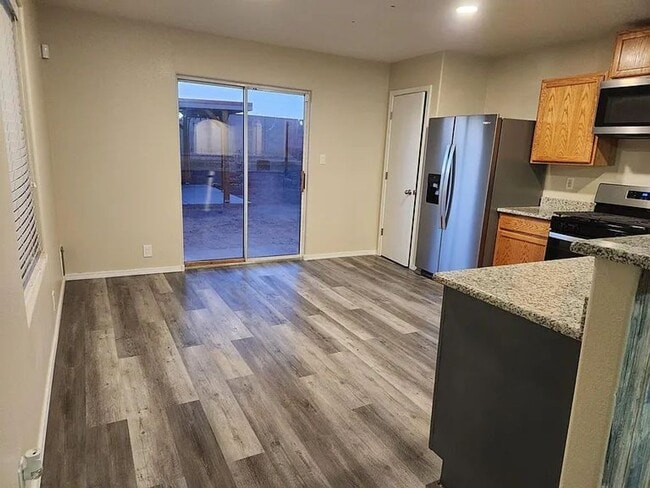 Building Photo - This newly renovated 3 bedroom, 2 bathroom...