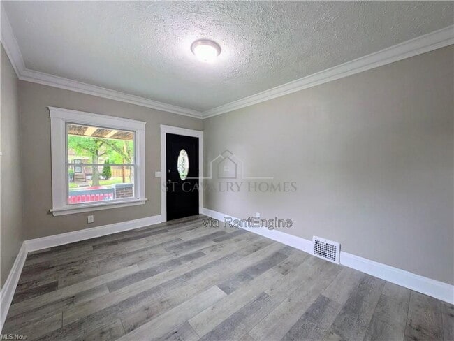 Building Photo - 10302 Lamontier Ave