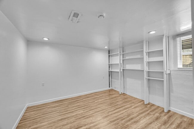 Building Photo - 2143 S Acoma St