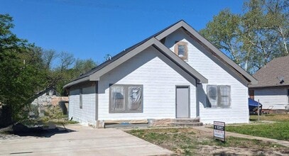 Building Photo - 1608 S Elm St