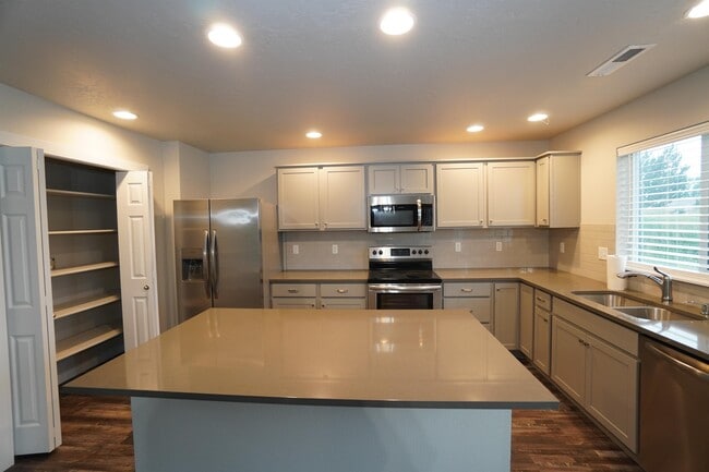 Building Photo - 13776 S Piano Ave