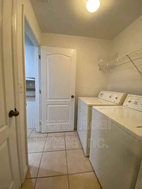Foto del edificio - 1018 NE 34th St
