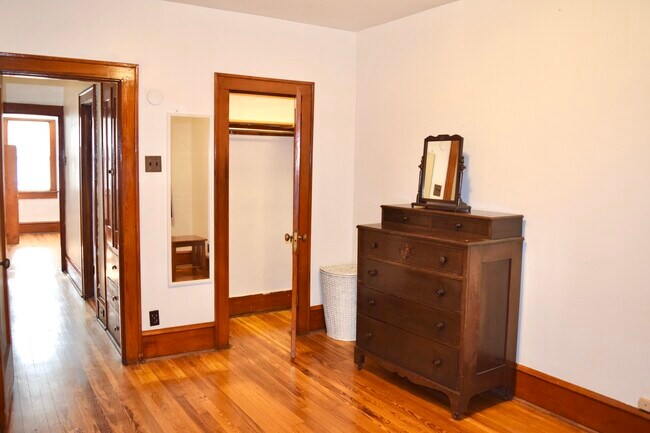 Building Photo - 9 Oaklawn Ave