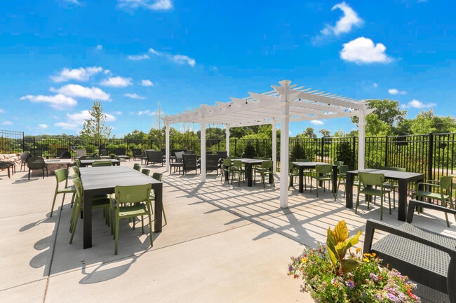 Building Photo - 775 Southwind Dr