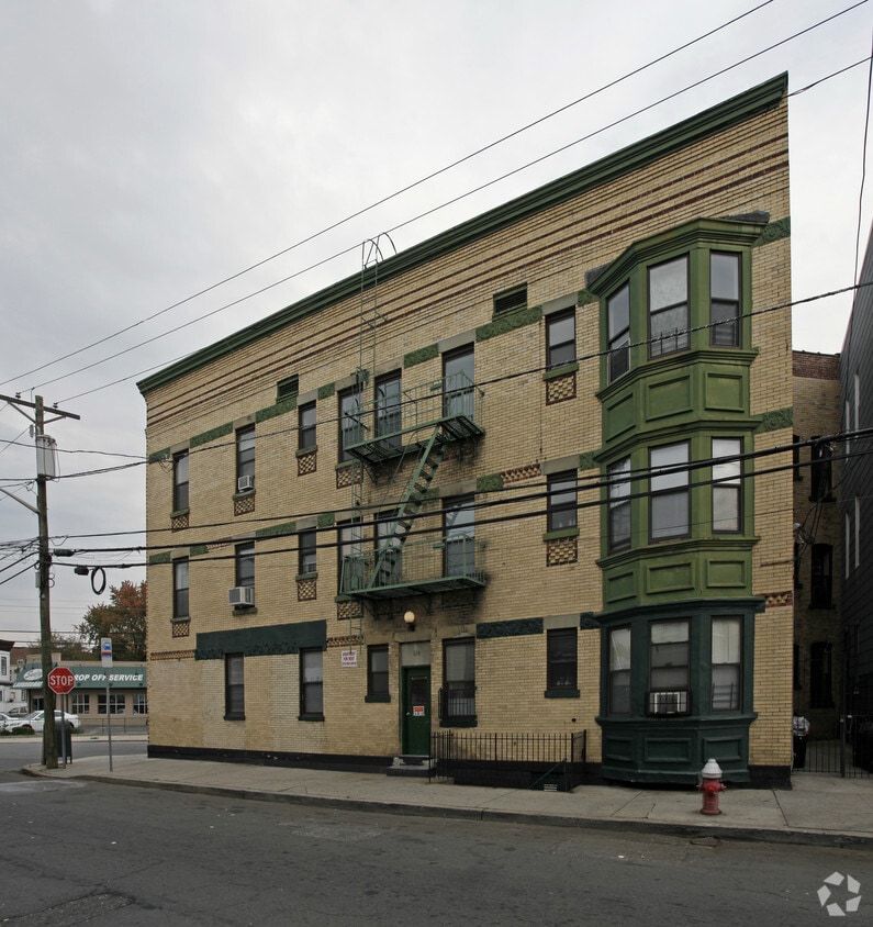 Building Photo - 326 Old Bergen Rd