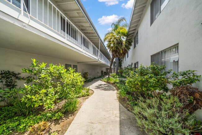 Foto del edificio - 20710 Anza Ave.