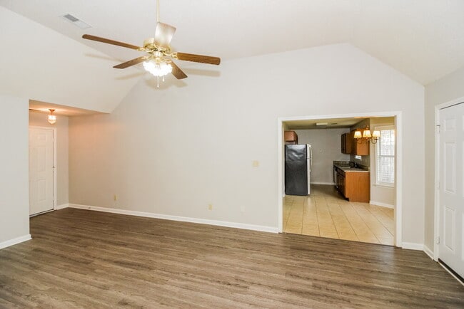 Building Photo - 7099 Country Walk Dr