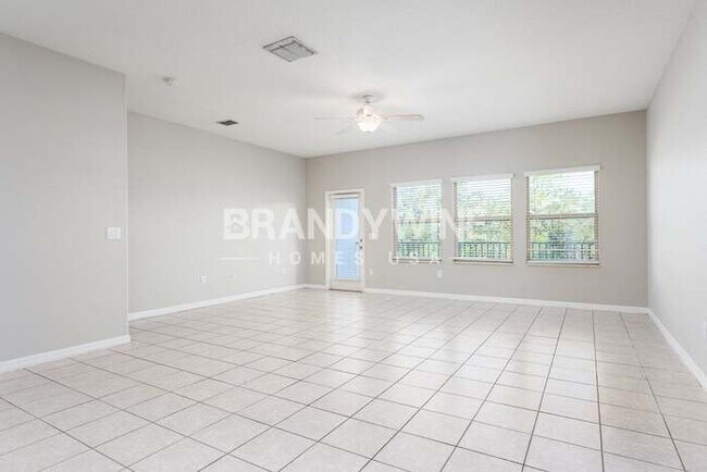 Building Photo - 5661 Mercado Dr