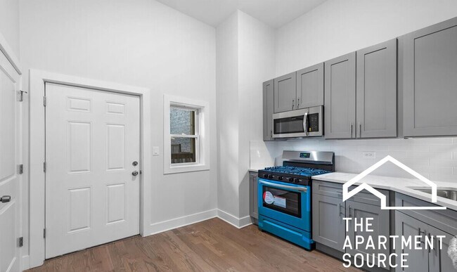 Foto del edificio - 2421 N Clybourn Ave