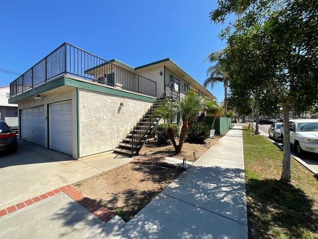 Building Photo - 8th401