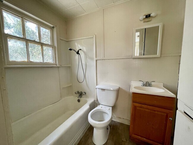 Foto del edificio - 4143-4143 Ector Ave