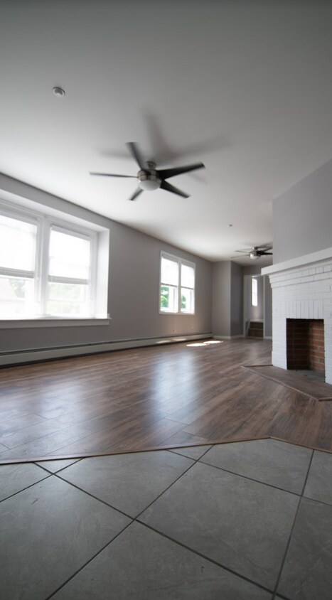 Foto principal - 402 W Ferry St