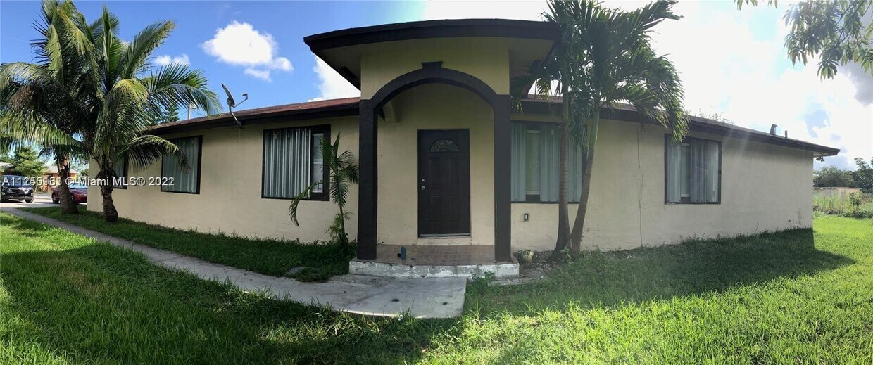 26650 SW 138th Ct Unit Front, Homestead, FL 33032 Room for Rent in