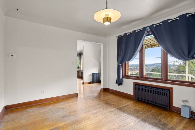 Foto del edificio - 825 SW Broadway Dr