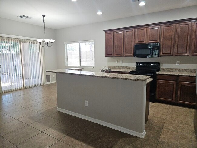 Building Photo - Very Nice Home with New carpet