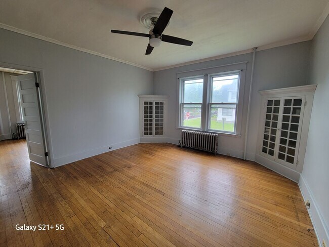 Foto del edificio - Spacious 3/4 bedroom on a quiet Street