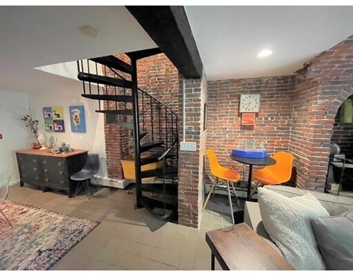 Building Photo - 623 Tremont St