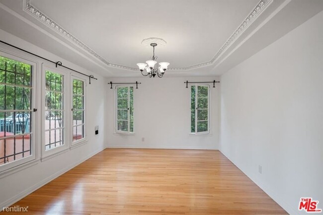 Building Photo - 3 br, 2 bath Condo - 1118 S Orange Grove Ave