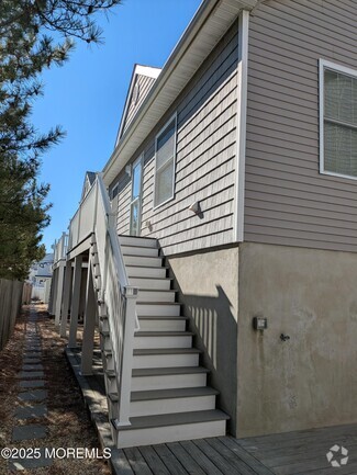 Building Photo - 103 8th Ave