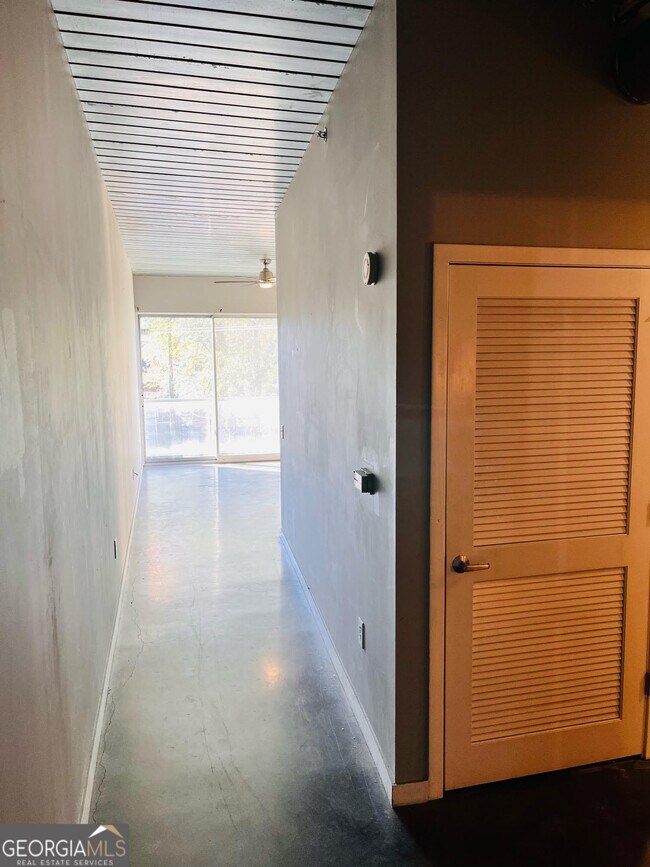 Building Photo - 620 Glen Iris Dr NE