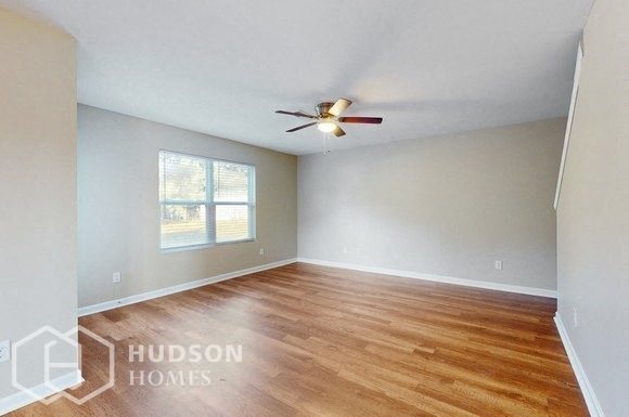Building Photo - SELF TOUR NOW! - 1529 Pointe South Cir, Be...