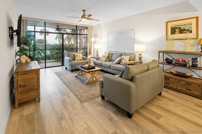 Building Photo - 11370 12 Oaks Way