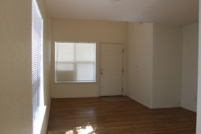 Foto del edificio - 3 Bedrooms, 2.5 Baths & a Layout Designed for Living