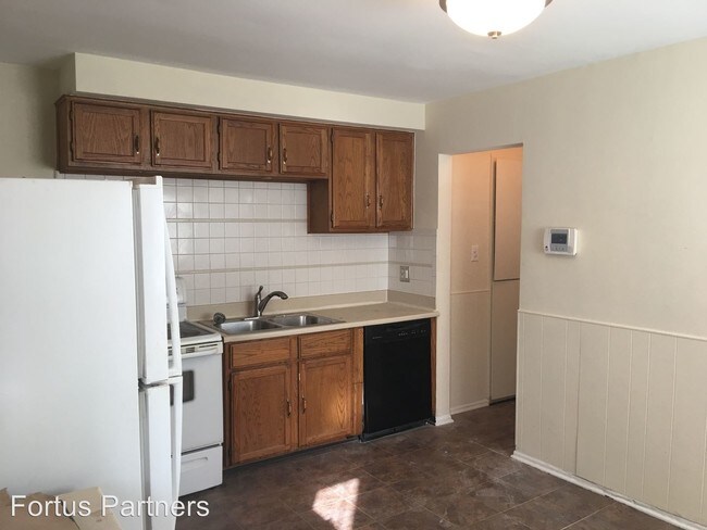 Building Photo - 26054 Pinehurst St