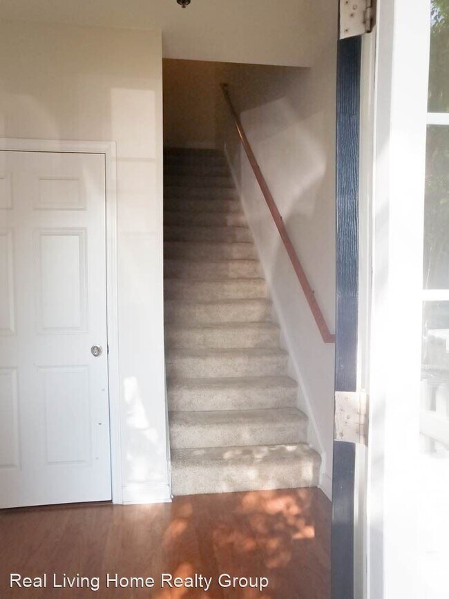 Foto del edificio - 2 br, 2.5 bath House - 2954 D Howard Avenue