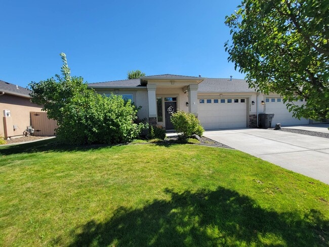Building Photo - 2460 Bramasole Dr Way