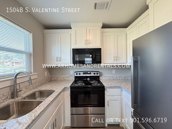 Building Photo - 1504B S. Valentine Street-