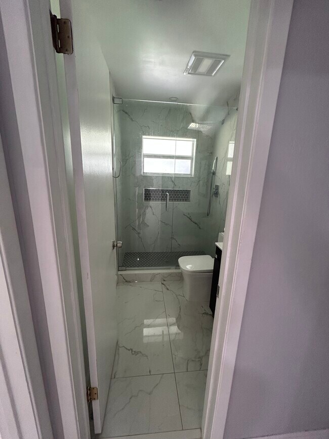 Foto del edificio - 5804 S Bond Dr
