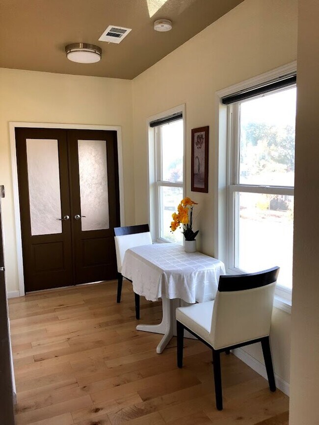 Building Photo - ** Modern 1 Bed / 1 Bath ADU – All Utiliti...