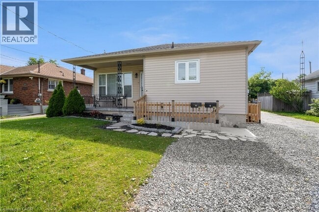 Building Photo - 16 Golden Blvd E