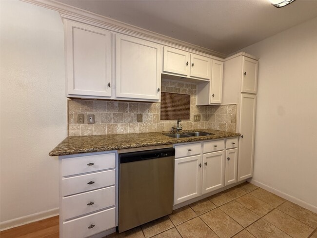 Building Photo - 845 Augusta Dr