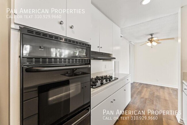 Foto del edificio - 1155 E Del Mar Blvd