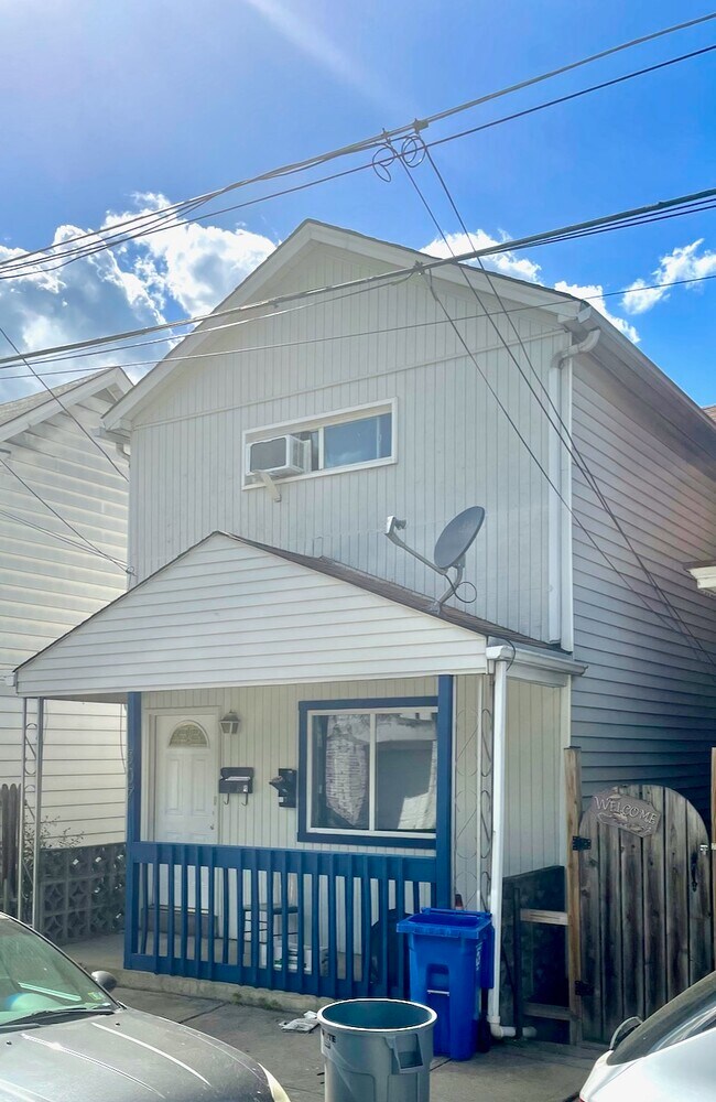 Building Photo - 307 Walnut St