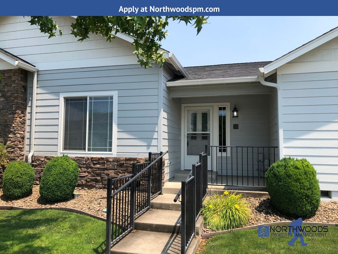 Primary Photo - Located in Central Point in a 55 Plus Comm...