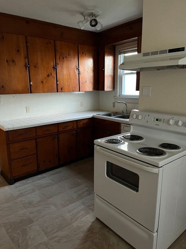 Building Photo - 2 bedroom one bath house in Godfrey