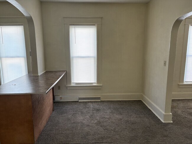 Foto del edificio - 806 Hess Ave