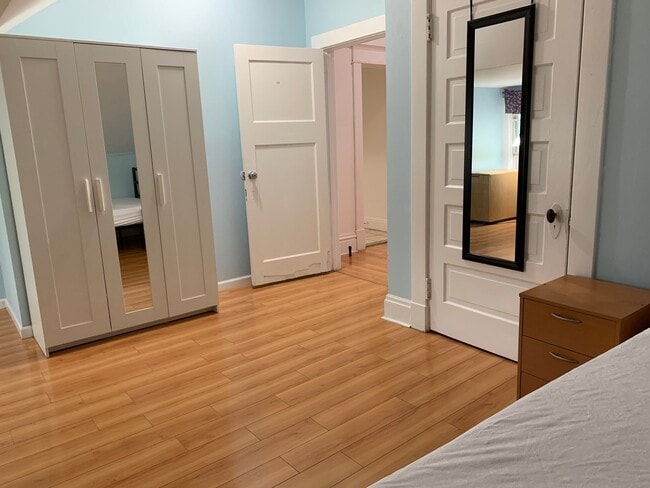 Building Photo - 746 Broughton St